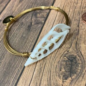 Shellie Shell Wire Wrap Bracelet